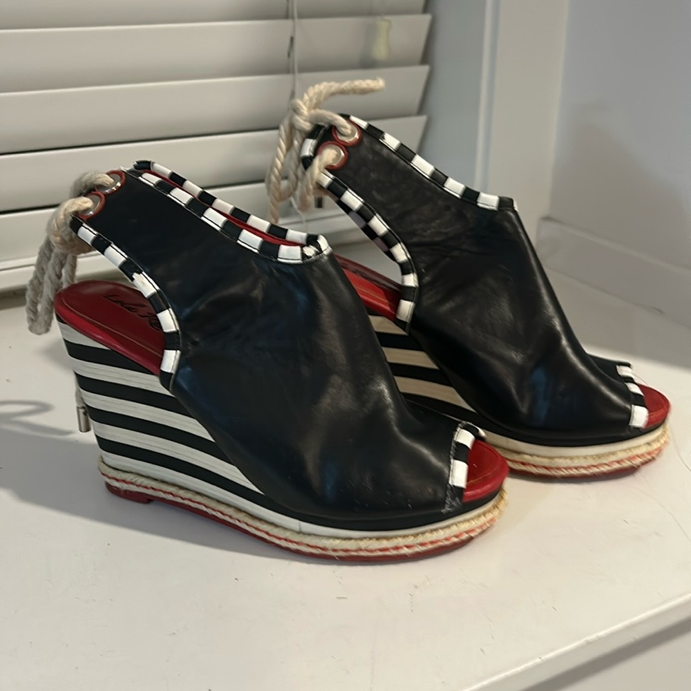 Beautiful and unique Lola Ramona wedge opened toe spring/summer sandals.